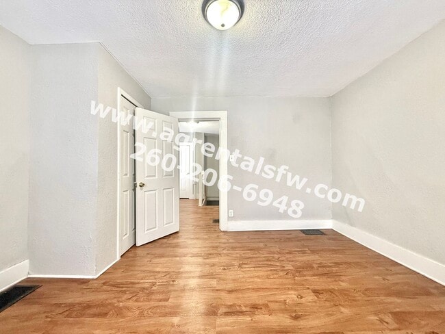 Building Photo - 3 Bedroom House