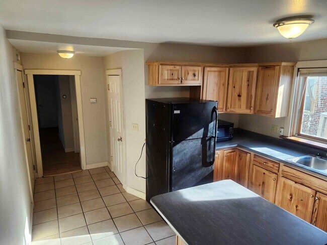 Building Photo - 422 Superior St