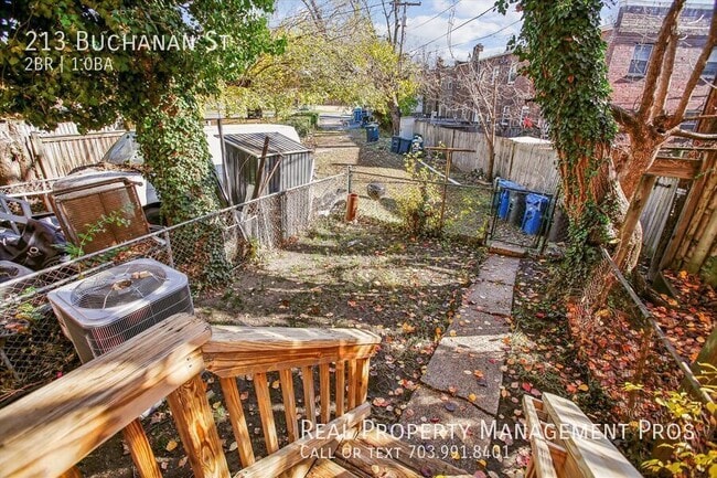 Building Photo - 213 Buchanan St