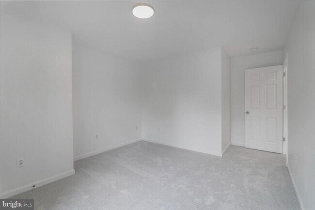 Building Photo - 711 N Wakefield St