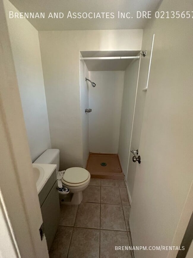 Building Photo - 820 Hickory Ct