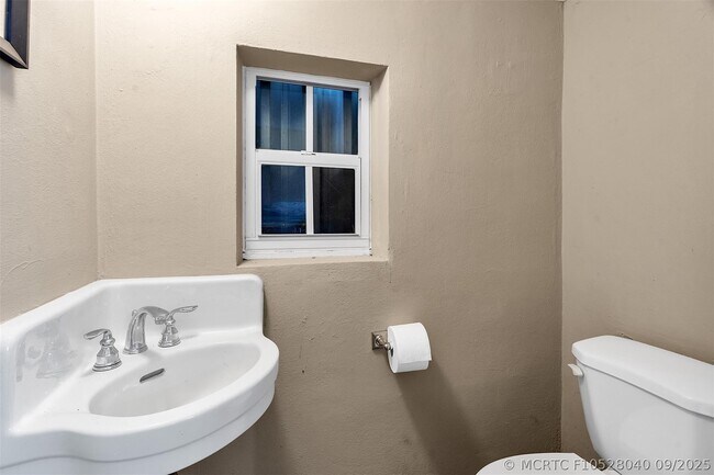 Building Photo - 3221 Seaward Dr