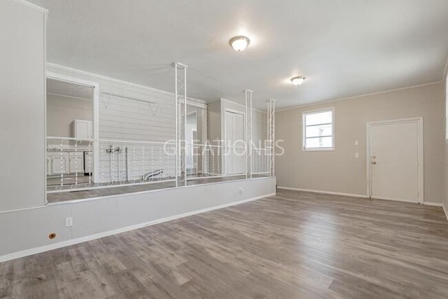 Building Photo - 218 N Lee St