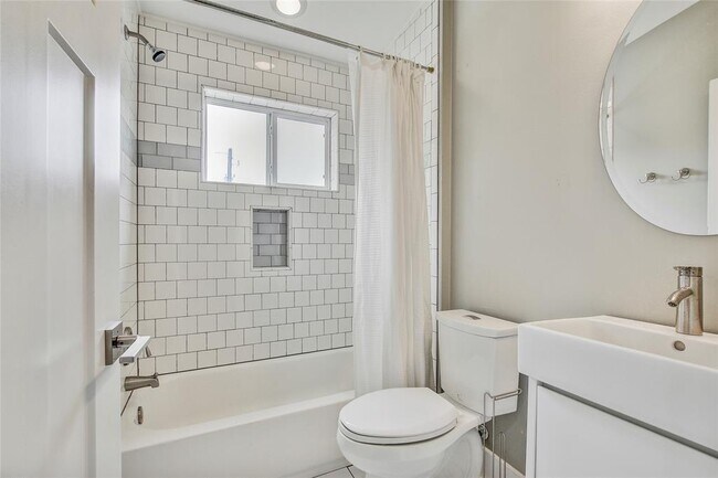 Building Photo - 5109 Lott Ave