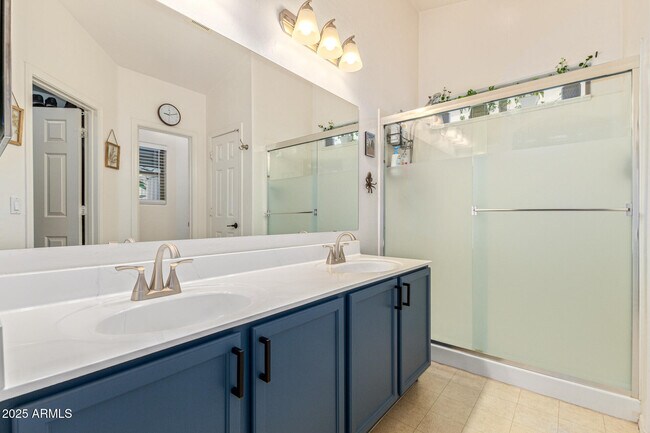 Building Photo - 543 S Wildrose