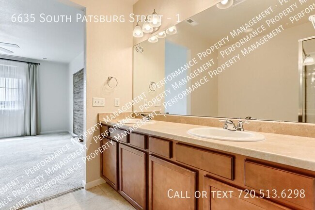 Building Photo - Beautiful Beacon Point Townhome