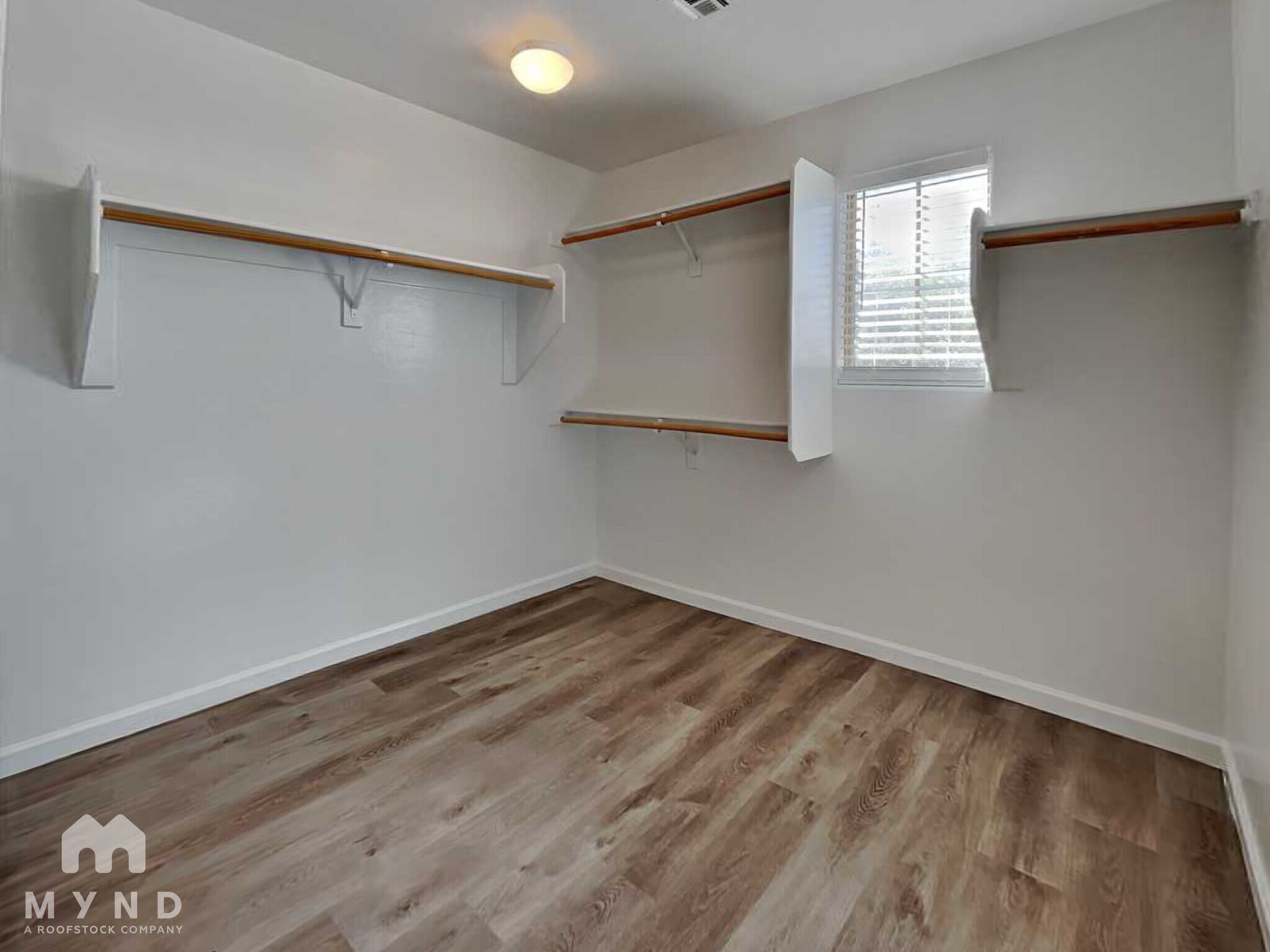 Building Photo - 1635 S Starling Dr