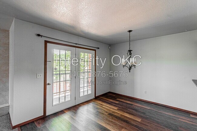 Building Photo - 4400 Hemingway Dr