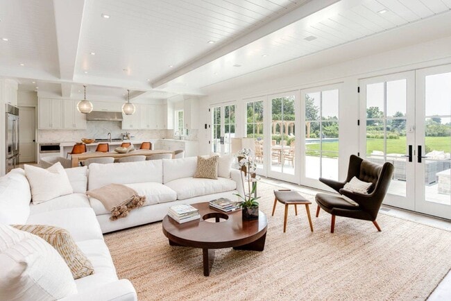 Building Photo - 571 Pauls Ln