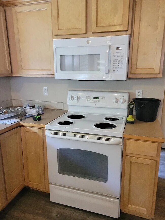 Building Photo - 18323-18313 13th Ave Ct E