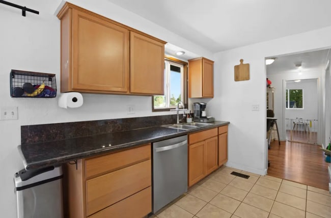 Building Photo - 990 Janes Rd