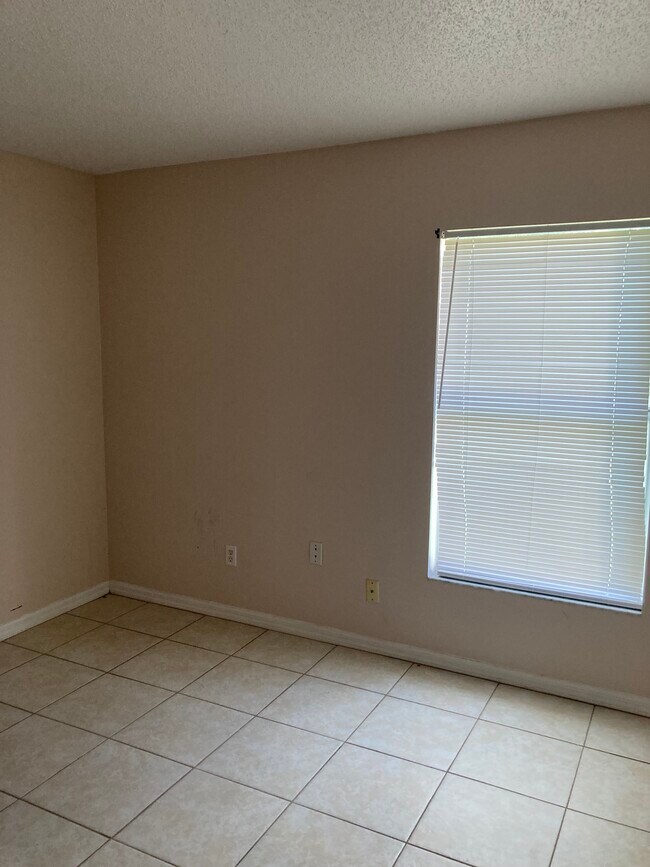 Building Photo - 2742 Cullens Ct