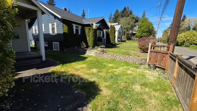 Building Photo - 1733 N Wycoff Ave