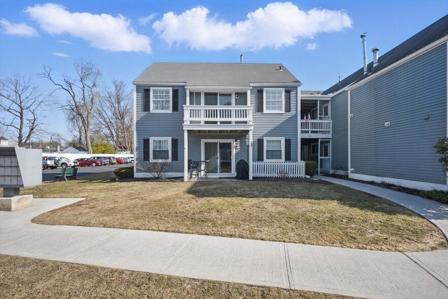 Primary Photo - 201 Commons Way