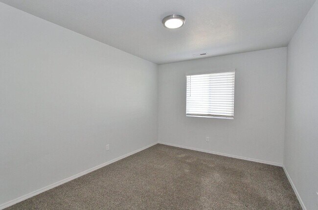 Building Photo - Single-Level Home In Quiet Neighborhood