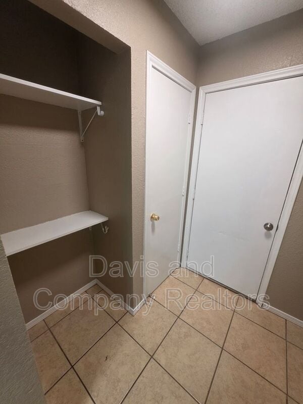 Building Photo - 4422 Fairgate Dr