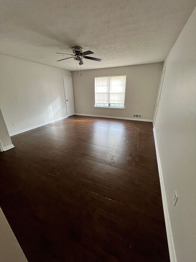 Building Photo - 3143 Dove Ct SW