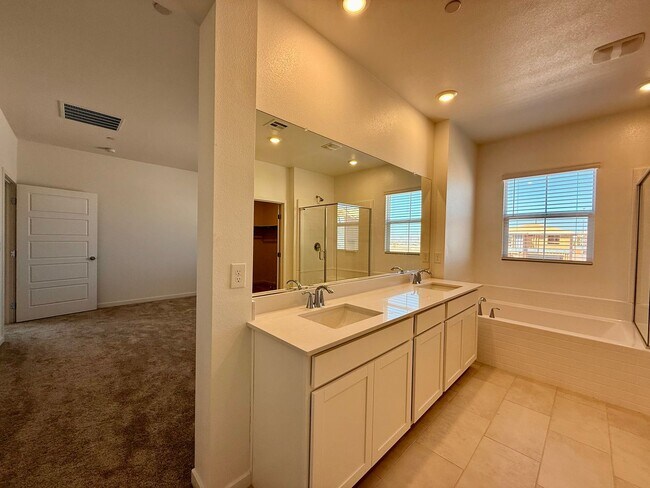 Building Photo - 4 BED 3.5 BATH 2 CAR GARAGE HOME w/ LOFT, ...