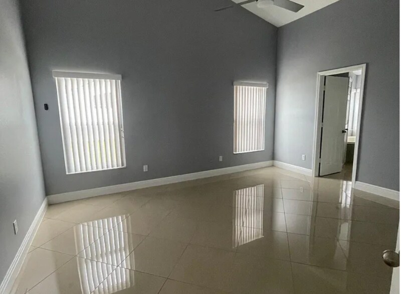 Building Photo - 11046 Crystal Glen Blvd