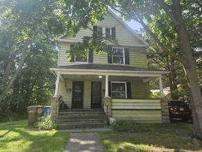 Building Photo - 142 S Prospect St