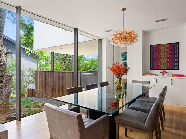 Building Photo - 2210 Westlake Dr