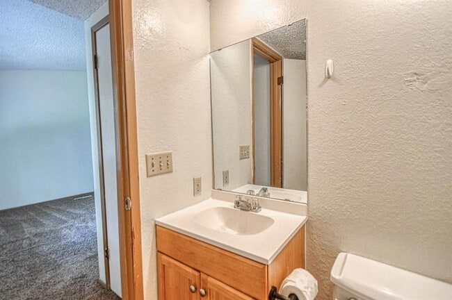 Building Photo - 2264 Donna Dr