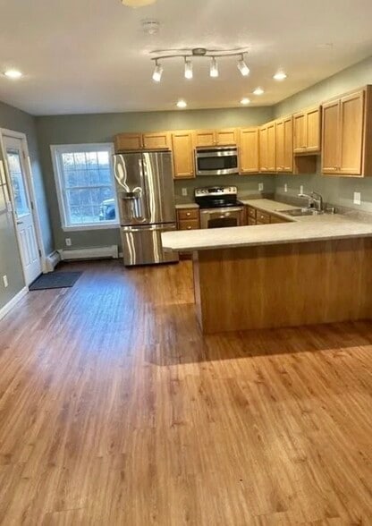 Building Photo - 1076 Clinton Ave