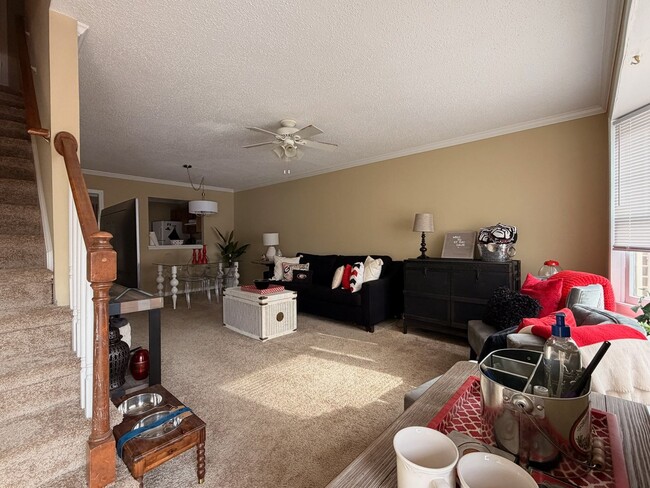 Building Photo - 170 Northview Dr