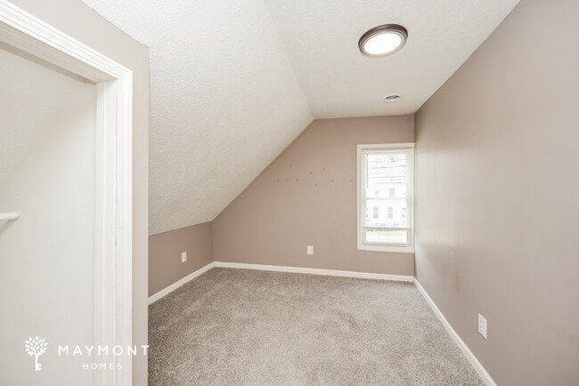 Building Photo - Charming Lorain Home