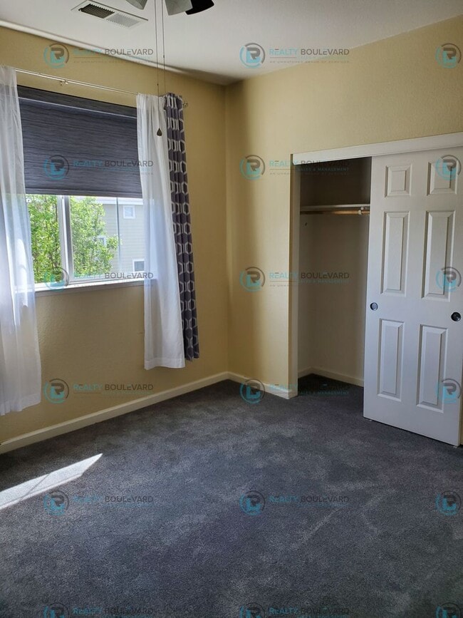 Building Photo - Move In Special: $1000.00 Off Move In! 4 B...