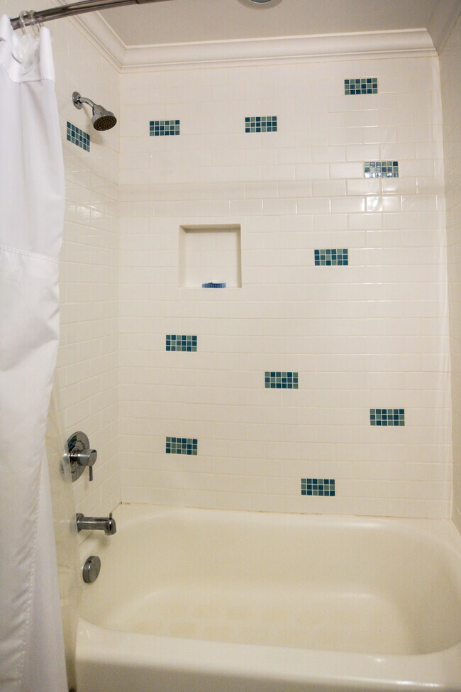 Building Photo - Fully Furnished Home in Downtown Charleston