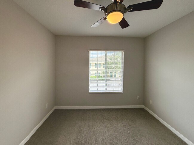 Building Photo - Clean and Comfortable 3 Bedroom Townhome