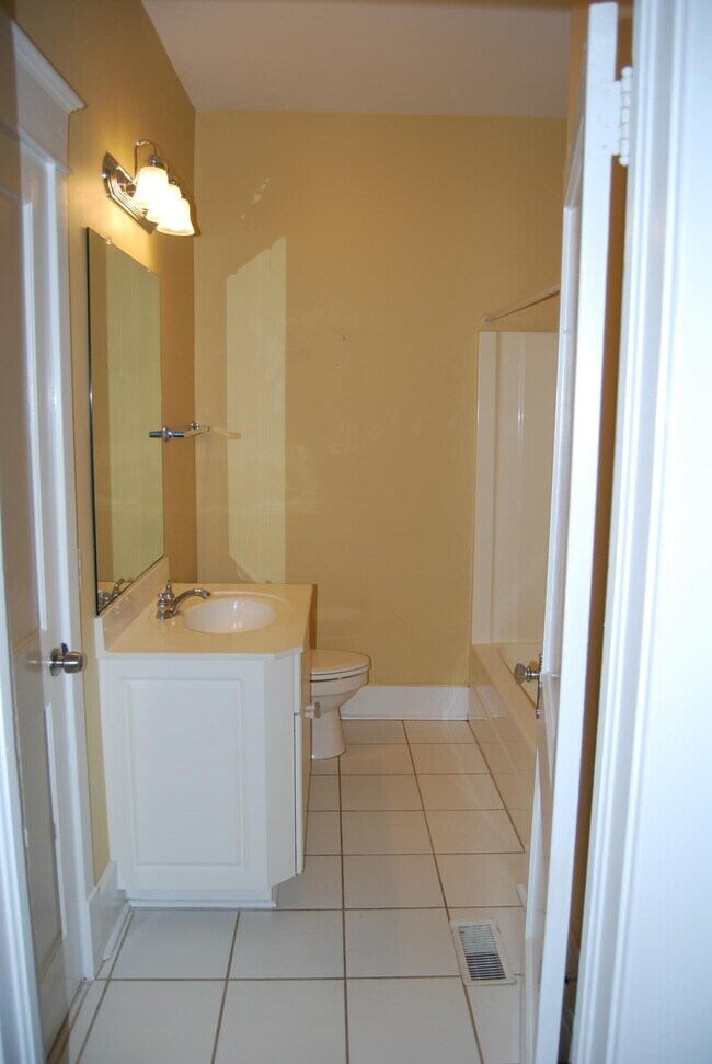 Building Photo - 2809 Lombardy Ct