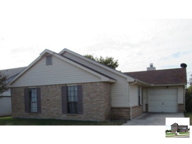 Building Photo - 2404 Fieldstone Dr