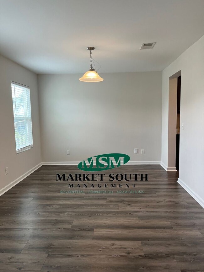 Building Photo - APPLICATION PENDING!**Rice Creek!  Port We...