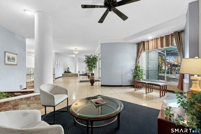 Building Photo - 71 Strawberry Hill Ave