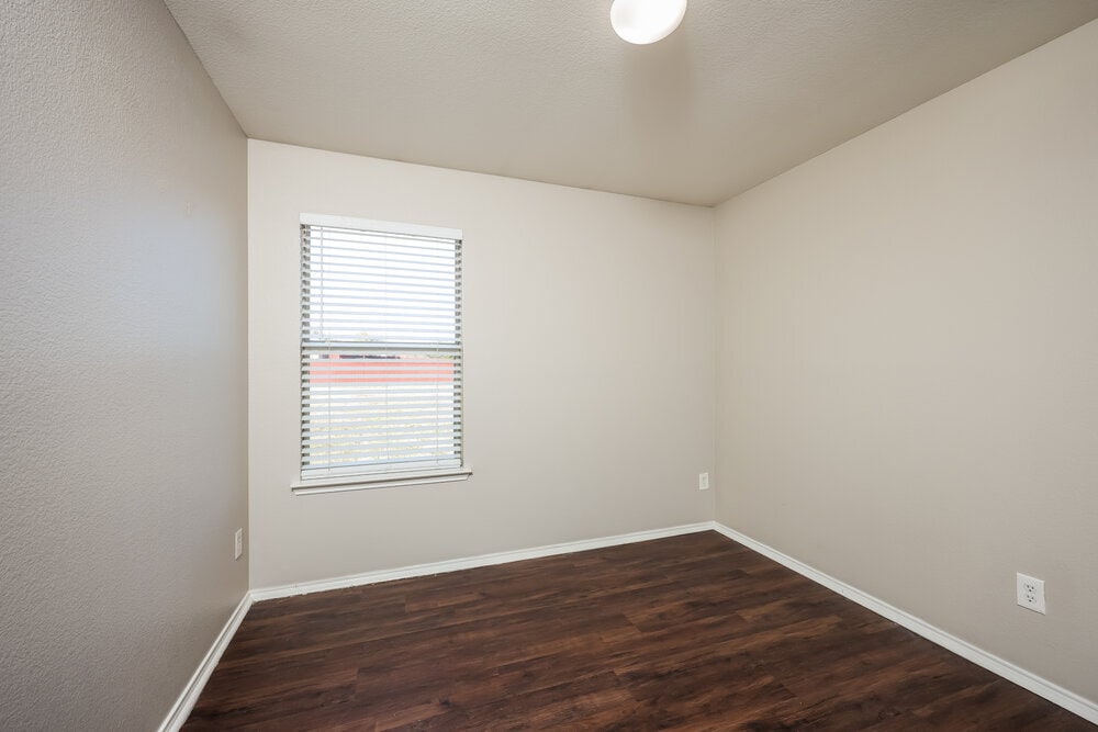 Building Photo - 533 Hearthstone Dr