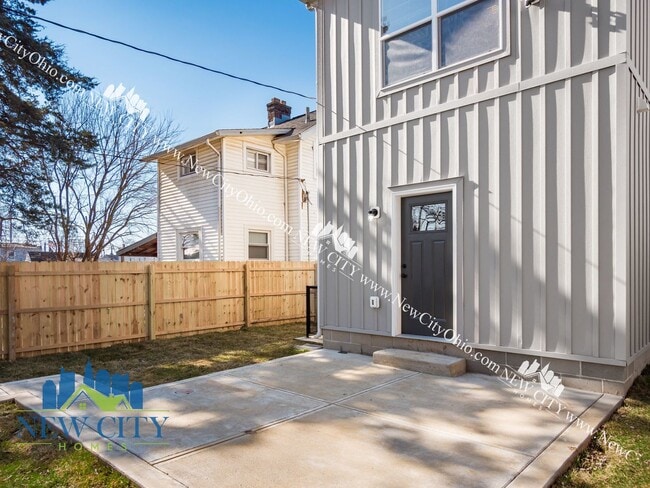 Building Photo - Recently Built Single Family Home! 2 Bedroom, 1.5 Bathrooms!