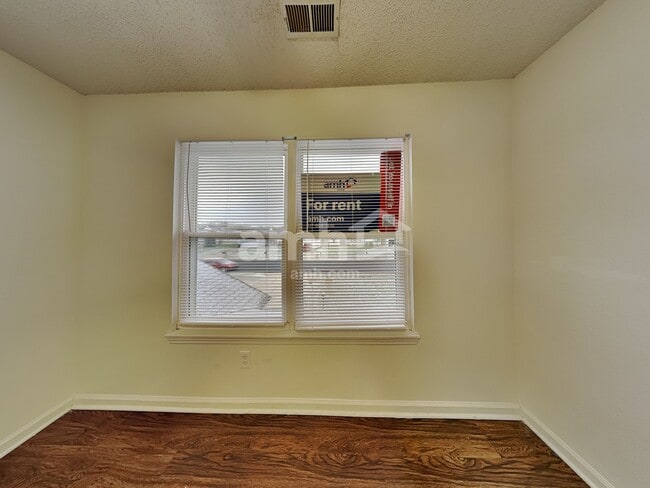 Building Photo - 1676 Sweetwater Ln