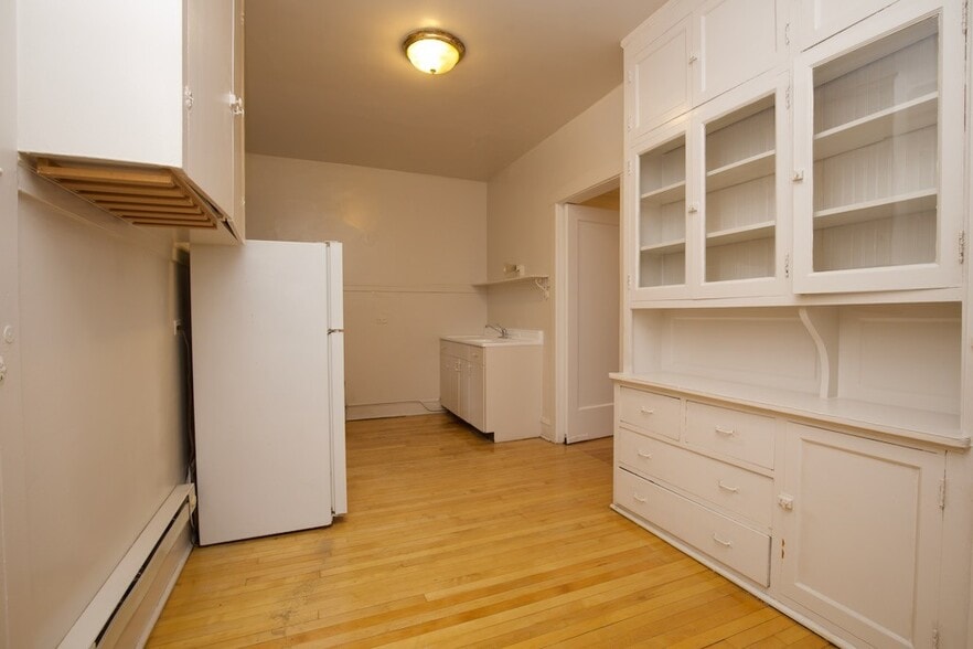 Building Photo - 1238 Oak Ave