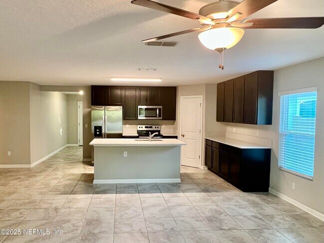 Building Photo - 12300 Cherry Bluff Dr