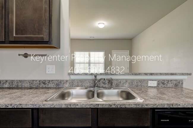 Building Photo - Gorgeous 3 Bed 2 Bath in Moore/SE OKC