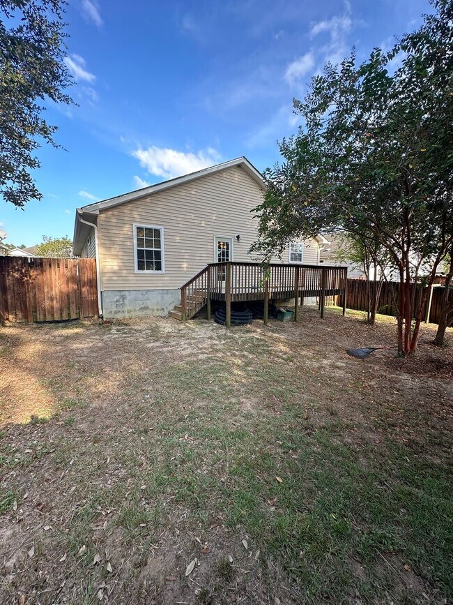 Building Photo - 3/2 Updated with Fenced Yard