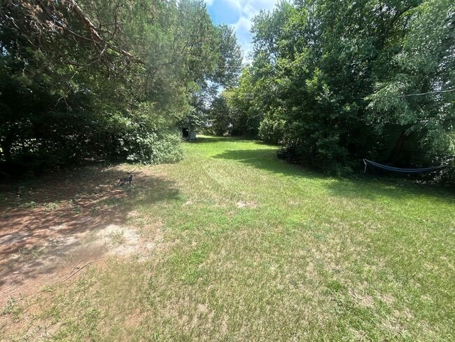 Building Photo - Charming 2-bedroom, 1-bathroom home in one of Columbia's most convenient locations!