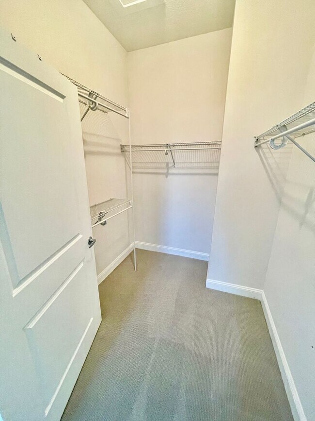 Building Photo - 2208 Summerwoods