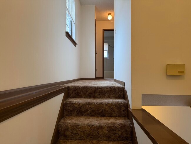 Building Photo - 2205 Warwick St