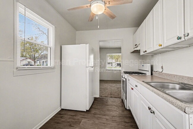 Building Photo - 2321 Hazel Ave