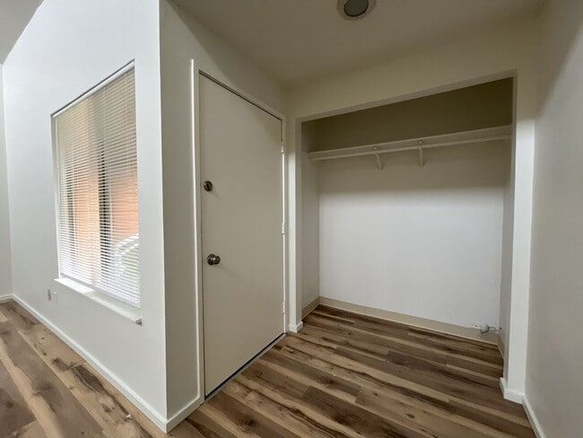 Building Photo - Spacious 3-Bedroom Home in Prime highly sought-after West Linn community