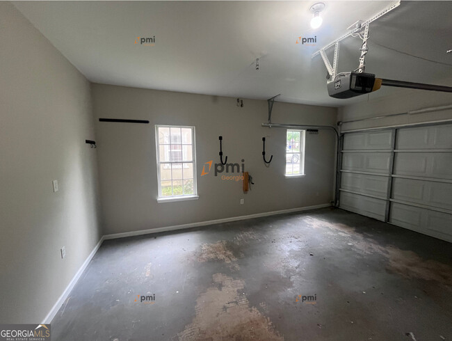 Building Photo - 529 N Fairfield Dr