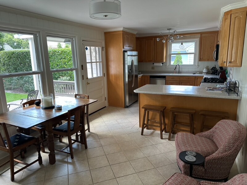 Building Photo - 749 Poinsettia St